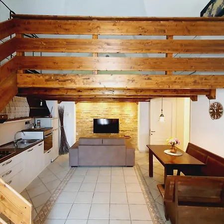 40 Apartment *